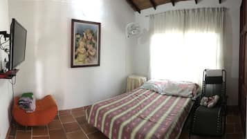 5 habitaciones, tabla de planchar con plancha, wifi y ropa de cama