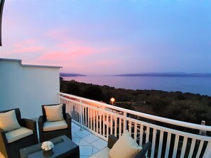 Terrace/patio - APARTMENT WITH LARGE TERRACE AND MAGNIFICANT SEA VIEW, 300 m FROM THE BEACH +PS4 (Labin)