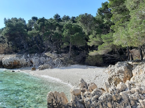 APARTMENT WITH LARGE TERRACE AND MAGNIFICANT SEA VIEW, 300 m FROM THE BEACH +PS4