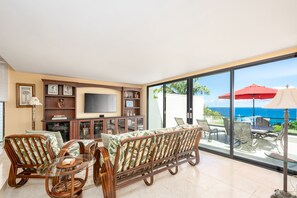 Smart TV, DVD player - Premier Ocean Bluff Condo with Spectacular Surf and Sunset Views (Princeville)