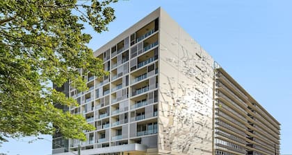 lovely 2 beds service apt in heart of chatswood