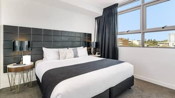 1 slaapkamer, een bureau, een strijkplank/strijkijzer, wifi