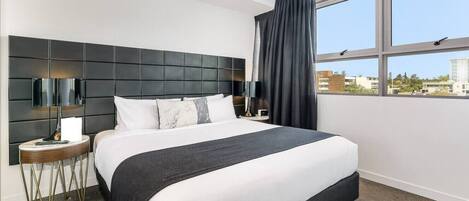 1 bedroom, desk, iron/ironing board, WiFi
