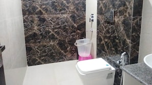 Deluxe Double Room, 1 Bedroom, City View | Bathroom | Shower, free toiletries, towels - Hotel Airport Magnum (New Delhi)