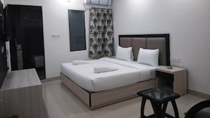 Deluxe Double Room, 1 Bedroom, City View | Iron/ironing board, rollaway beds (surcharge), WiFi (free) - Hotel Airport Magnum (New Delhi)