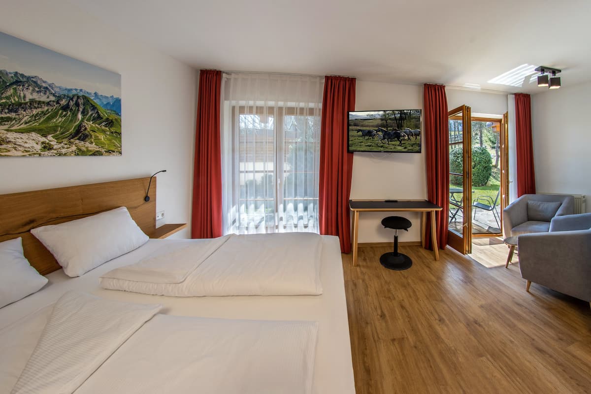 1 habitación, ropa de cama hipoalergénica y escritorio