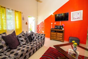 Fernseher, DVD-Player, Stereoanlage