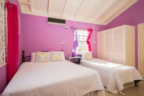 2 bedrooms, in-room safe, iron/ironing board, free WiFi - Ocho Rios Drax Hall 2 bed sleeps 4- 5 ppl (Ocho Rios)