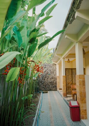 Deluxe Room, 1 King Bed, Garden View | Premium bedding, down comforters, pillowtop beds, in-room safe - Zam Zam Anjani Villa (Selong Belanak)