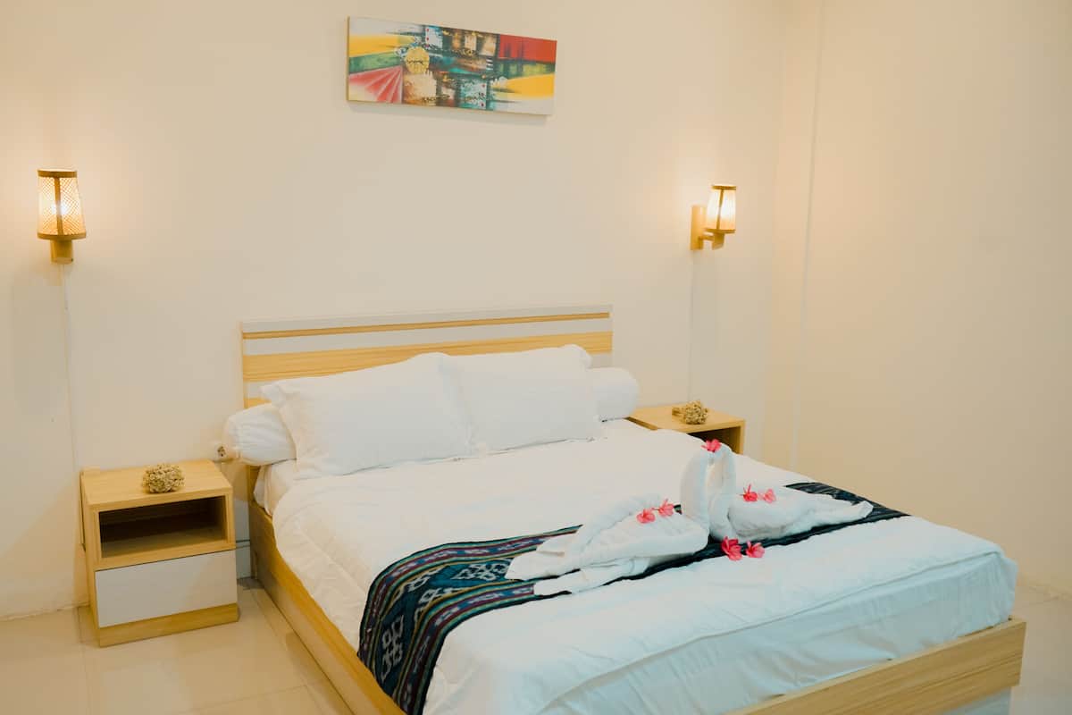 Deluxe Room, 1 Katil Ratu (Queen), Garden View | 1 bilik tidur, peralatan tempat tidur premium, gebar bulu kapas