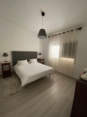 3 chambres, fer et planche Ă repasser, Wi-Fi, draps fournis