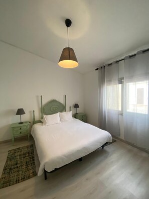 3 makuuhuonetta, silitysrauta/-lauta, Wi-Fi, vuodevaatteet