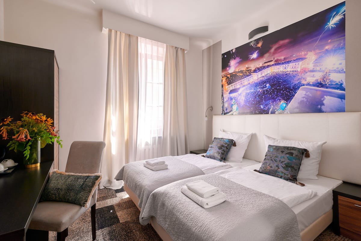 Chambre Double Standard, 1 chambre, salle de bains privée, vue ville | Bureau, espace de travail pour ordinateur portable, Wi-Fi gratuit