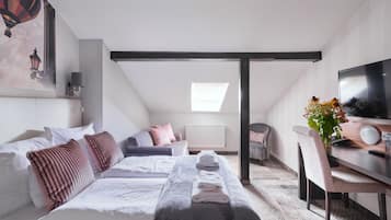 Family Apartment | Individually decorated, individually furnished, desk, laptop workspace
