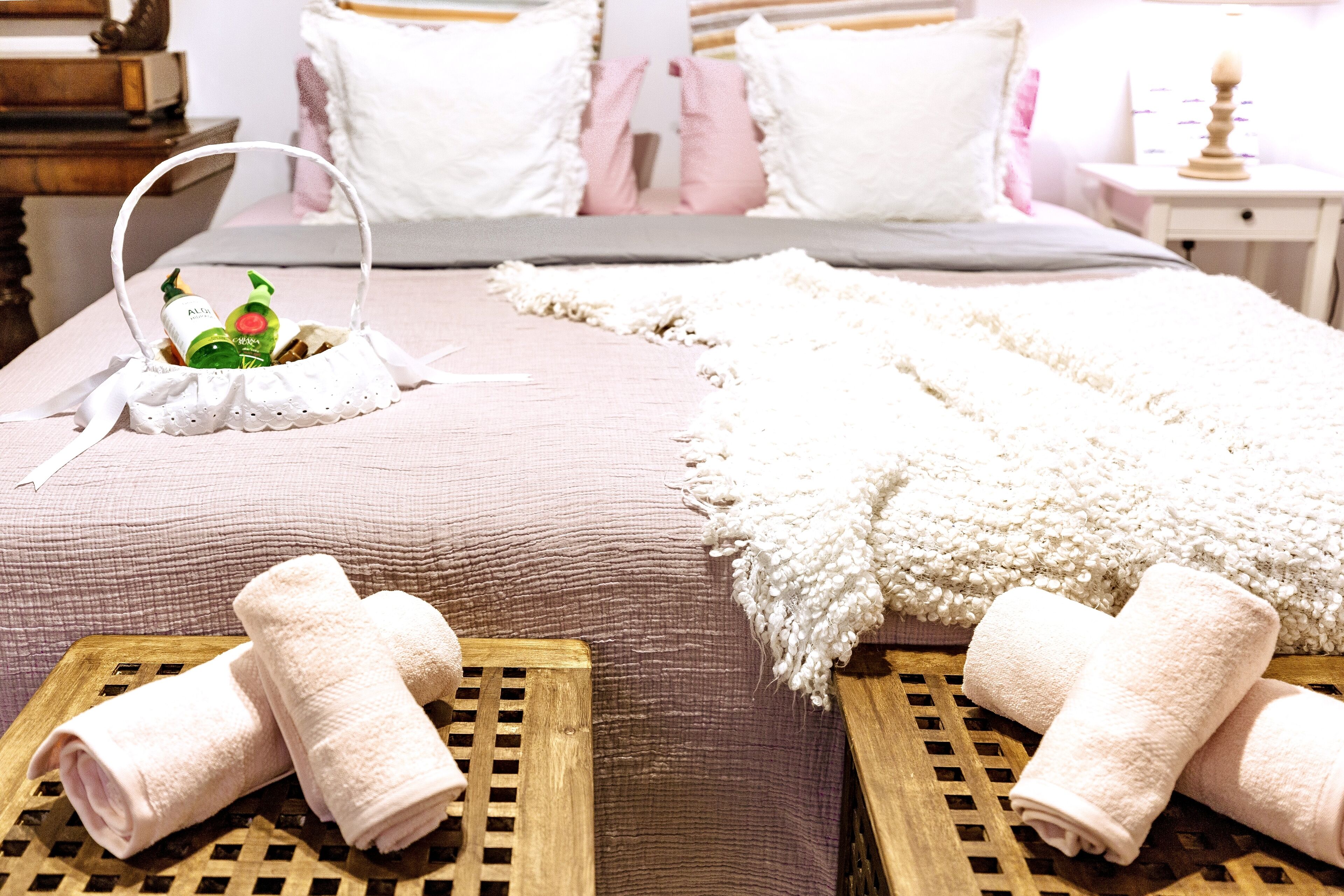 3 bedrooms, desk, soundproofing, iron/ironing board