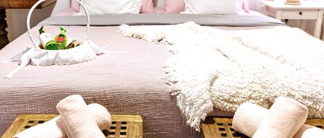 3 bedrooms, desk, soundproofing, iron/ironing board