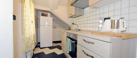 Réfrigérateur, four, plaque de cuisson