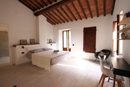 2 bedrooms, desk, iron/ironing board, travel cot. The house in the village - Angelica apartment - Vald'Orcia