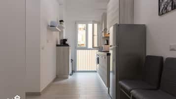 Kühlschrank, Mikrowelle, Ofen, Geschirrspüler