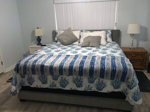 4 slaapkamers, een bureau, een strijkplank/strijkijzer, gratis wifi