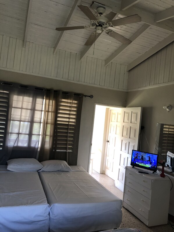 4 bedrooms, iron/ironing board, WiFi, bed sheets - Weslore Apartments Private 10 Acre Estate (Montego Bay)