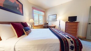 2 slaapkamers, een bureau, een strijkplank/strijkijzer, gratis wifi