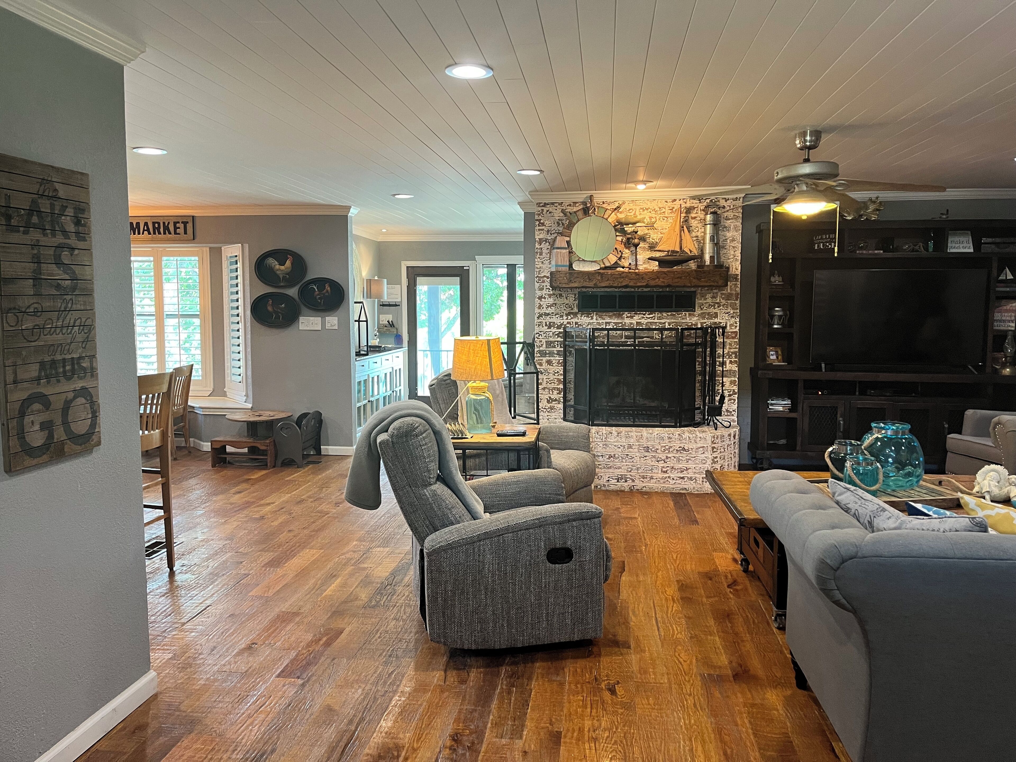 TV connectée, cheminée, lecteur de DVD