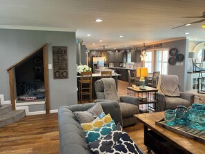 Smart-TV, Kamin, DVD-Player