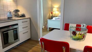 Apartment, 2 Bedrooms (1) | Private kitchen | Full-sized fridge, oven, stovetop, dishwasher