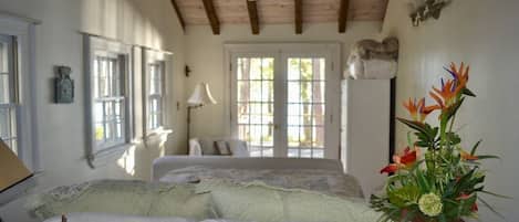 4 bedrooms, desk, iron/ironing board, travel crib