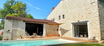 Magnificent 18th century farmhouse, perfectly quiet, in the middle of fields.