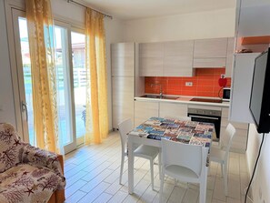 Réfrigérateur, micro-ondes, four, lave-vaisselle