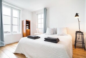 6 bedrooms, WiFi, bed sheets