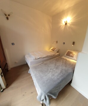 2 chambres, fer et planche à repasser, accès au Wi-Fi (inclus)