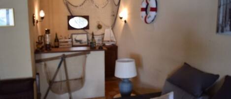 Tv, dvd-spelare och böcker