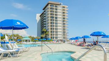 Een verwarmd zwembad