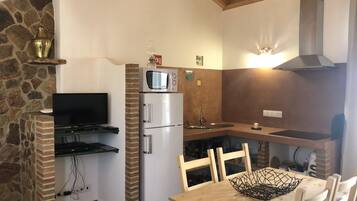 Réfrigérateur, micro-ondes, plaque de cuisson, cafetière/bouilloire