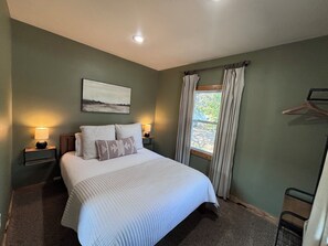 2 bedrooms, iron/ironing board, free WiFi, bed sheets - Cozy Cabin located in downtown Hays. (Hays)