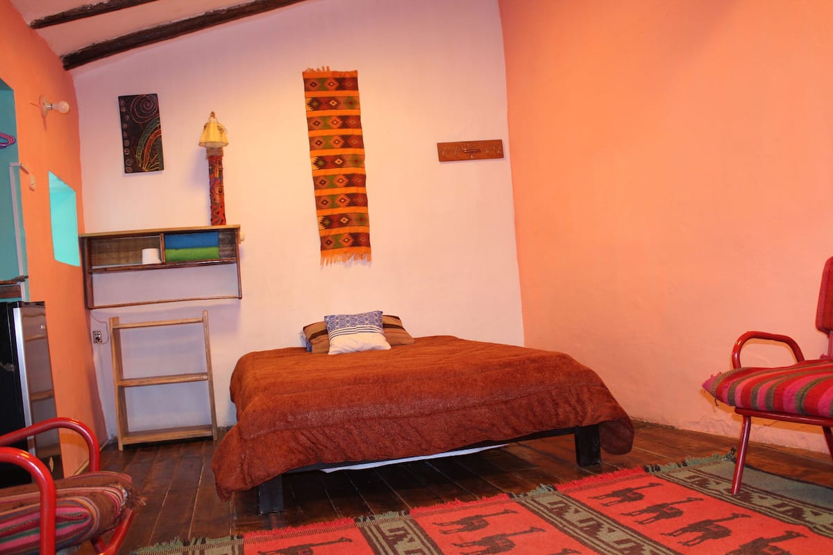 Minibar, free WiFi, bed sheets
