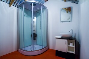 Bruser, håndklæder, Sæbe, Toiletpapir