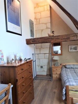 2 chambres, fer et planche à repasser, lit parapluie, Wi-Fi gratuit