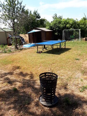 Property grounds - Charming gîte, XVIII, old village on the edge of forest, two zoos 30 minutes away. (Le Guédeniau)