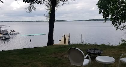Beautiful Year Round Historic Cabin on Big Birch Lake
