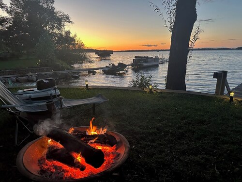 Beautiful Year Round Historic Cabin on Big Birch Lake 