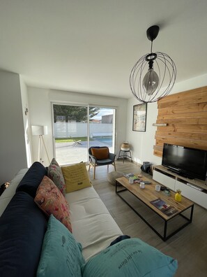 Télévision, livres, chaßne hi-fi