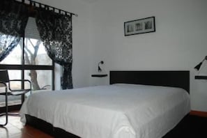 4 bedrooms, iron/ironing board, travel cot, WiFi - House 4 Bedrooms Albufeira, Praia da Galé (Galé)