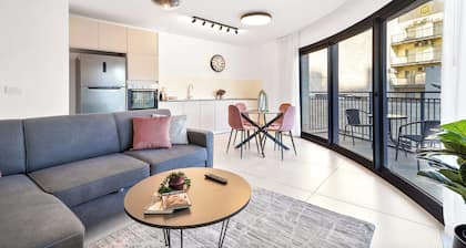 Deluxe 2 Bedrooms Apartment/Terrace in City Center