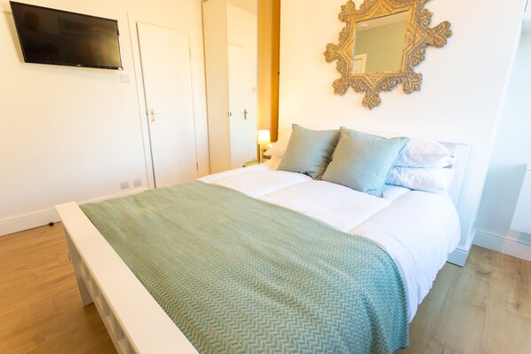 مكواة/لوح كي وواي فاي وملاءات أسرّة