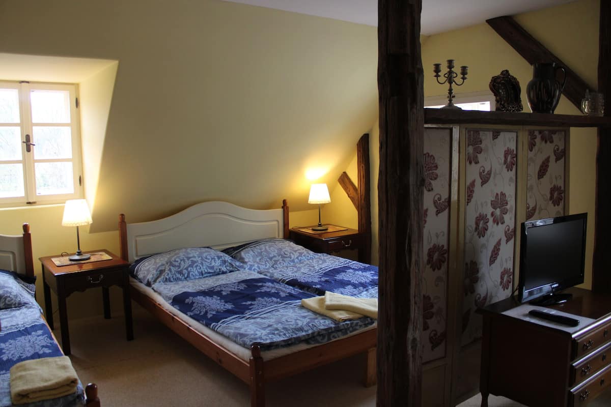 Quadruple Room | Iron/ironing board (on request), WiFi (free), bed sheets