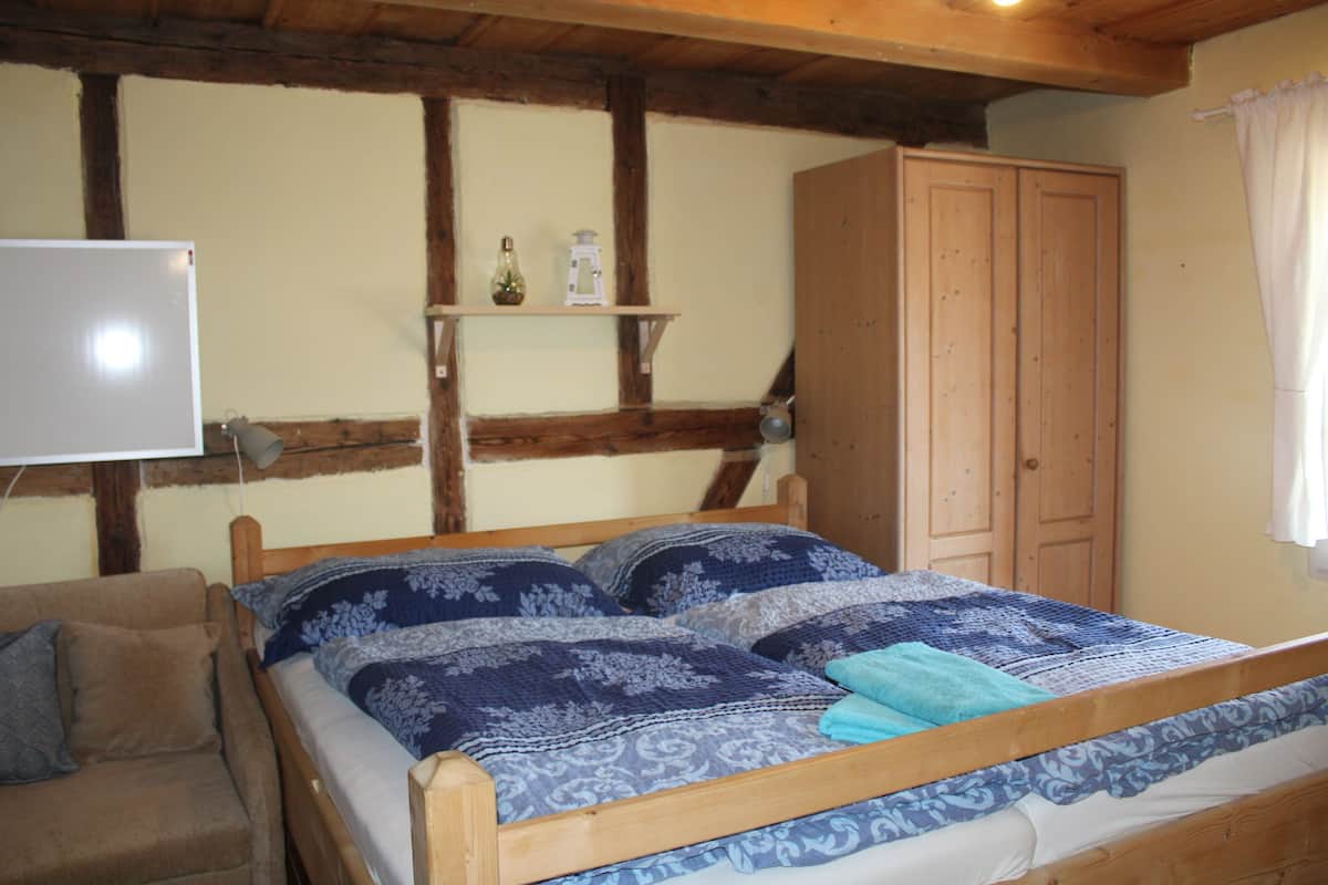 Studio | Iron/ironing board (on request), WiFi (free), bed sheets